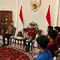 Wakil Presiden (Wapres) Gibran Rakabuming Raka bertemu demonstran dari kalangan mahasiswa di Istana Wakil Presiden Jakarta, Senin (15/6) (Biro Pers, Media, dan Informasi Sekretariat Wakil Presiden)