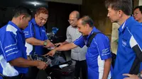 PT Yamaha Indonesia Motor Manufacturing (YIMM) membagikan bensin gratis ke pelanggan yang berada di 23 kota besar di Nusantara.