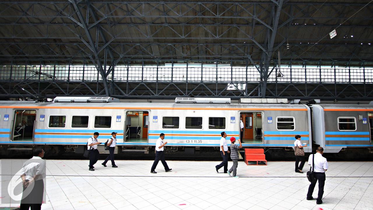 20151123-Stasiun-Tanjung-Priok-Jakarta-IA