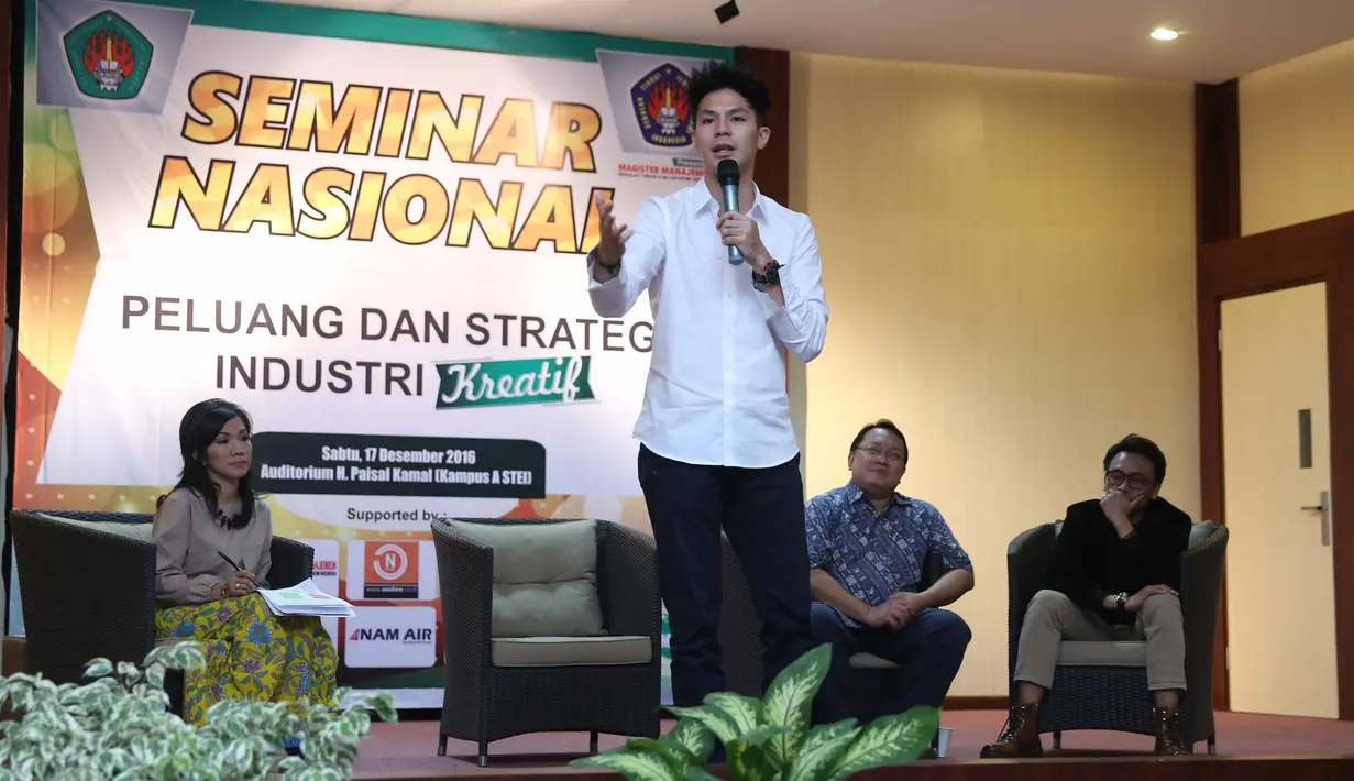 Setahun atau dua tahun ke depan, Fero akan fokus pada pekerjaannya. Ia belum mau memikirkan masalah pendamping. Apalagi kedua orangtua juga tidak menuntut segera memiliki pasangan hidup. (Nurwahyunan/Bintang.com)