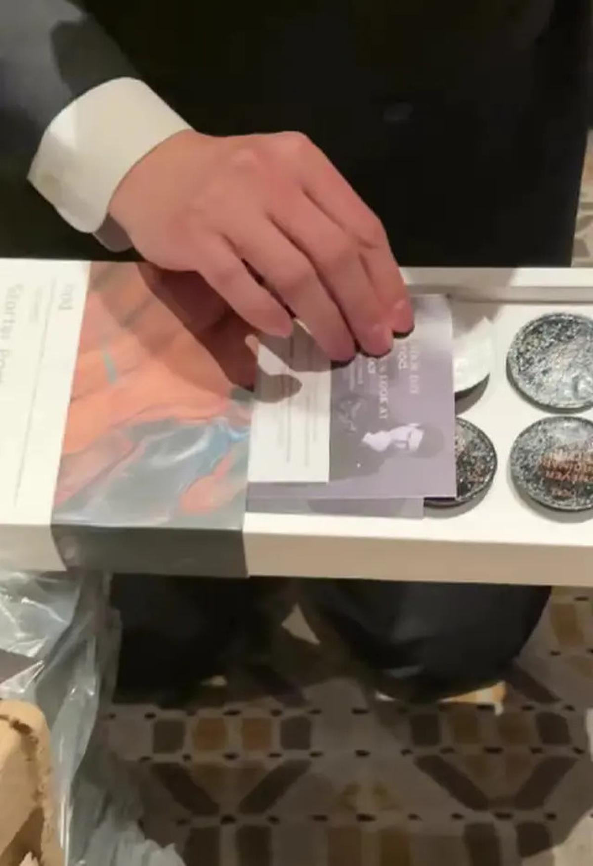 Intip Detail Souvenir Resepsi Luna Maya dan Maxime di Jakarta, Ada Mesin Kopi hingga Skincare