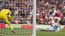 Pemain Arsenal, Kai Havertz (kanan), menendang bola yang berhasil dimentahkan pemain Nottingham Forest di pekan pertama Premier League 2023/2024 yang berlangsung di Emirates Stadium, Sabtu (12/8/2023) malam WIB. (AP Photo/Kirsty Wigglesworth)