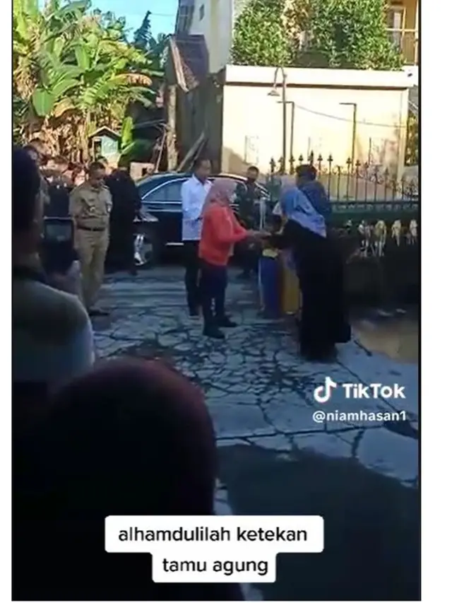 6 Momen Presiden Jokowi Takziah ke Rumah Sahahat, Teman Merintis Usaha Mebel