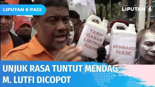 Unjuk rasa dilakukan oleh buruh di Gedung Kementerian Perdagangan. Mereka meminta Presiden Jokowi segera mencopot Mendag Muhammad Lutfi yang dinilai gagal mengatasi permasalahan minyak goreng.
