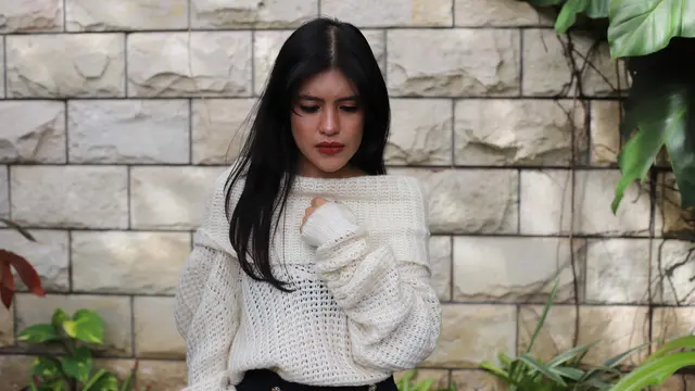 wanita februari luka batin