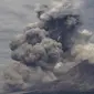 Abu vulkanik hasil erupsi Gunung Sinabung (Reuters)