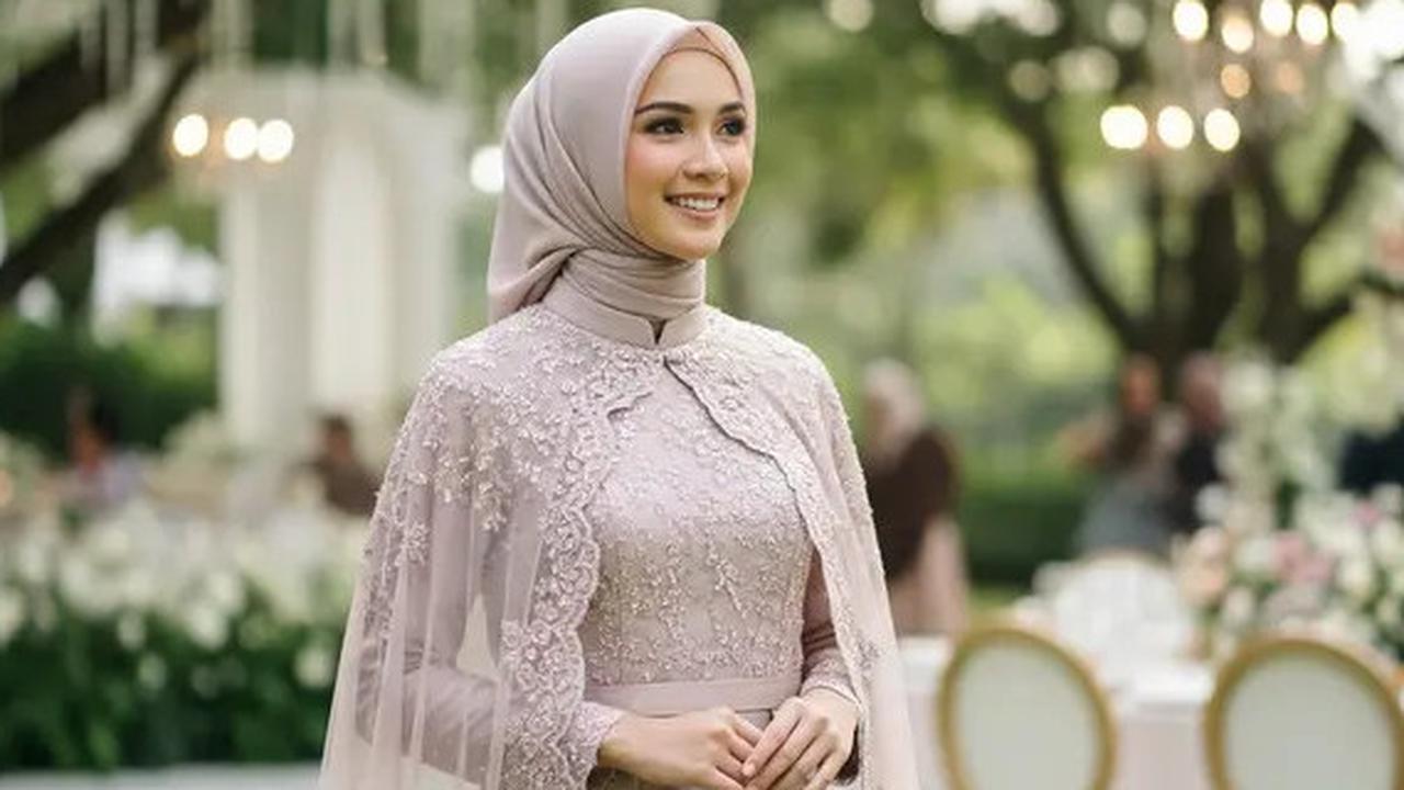 5 Gamis Brokat Pesta Pernikahan Terbaik 2025, Tampilkan Kesan Elegan, Glamour, dan Berkelas