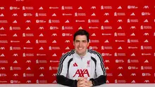 Momen Andoni Iraola saat diperkenalkan sebagai pemain Liverpool. (Liverpool)