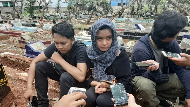 Menurut keterangan keluarga dekatnya, Akbar mengalami luka lebam di wajah saat ditemukan koma di RS Polri.