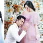 Momen romantis maternity shoot Lutfi Agizal dan istri, dihiasi banyak bunga. (Sumber: Instagram/lutfiagizal/nadyaindry)