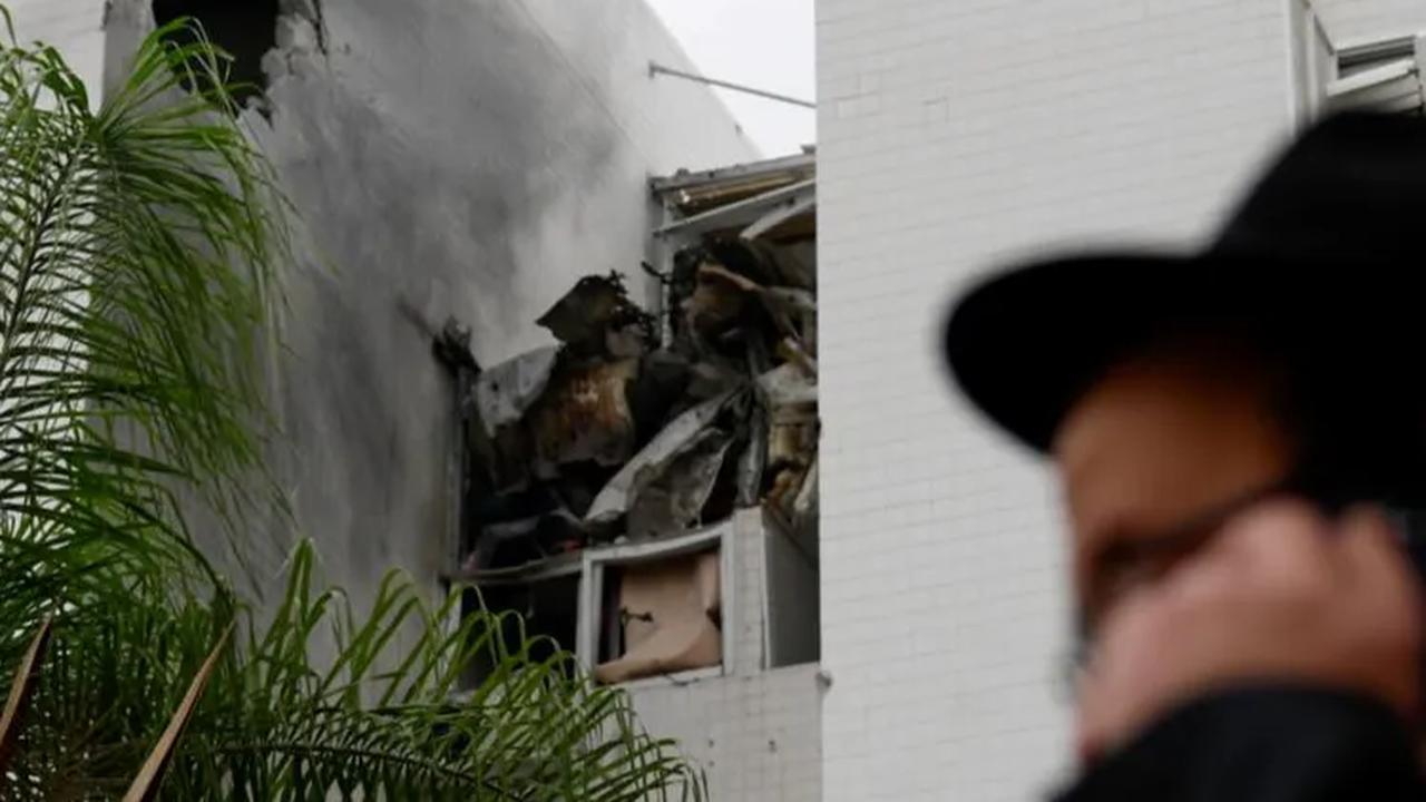FOTO: Tembus Iron Dome Israel, Serangan Roket Gaza Jebol Tembok Apartemen di Ashkelon