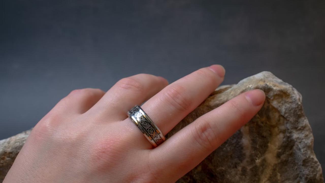 6 Model Cincin Emas Putih Wanita Terbaru yang Ngetren di 2025, Desain Simpel Tapi Mewah