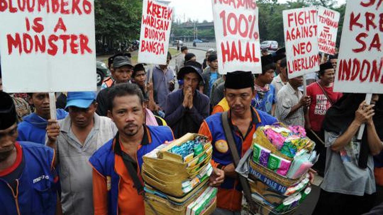 Tukang rokok dukung tembakau 