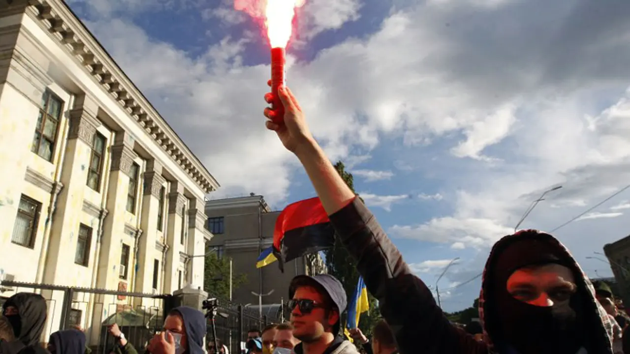 Demonstran Serbu Kedutaan Besar Rusia