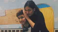 Terpaut usia tiga tahun, Mawar Eva dan Budi Floris terlihat sangat dekat dan kompak. (Liputan6.com/IG/@budi_flo)