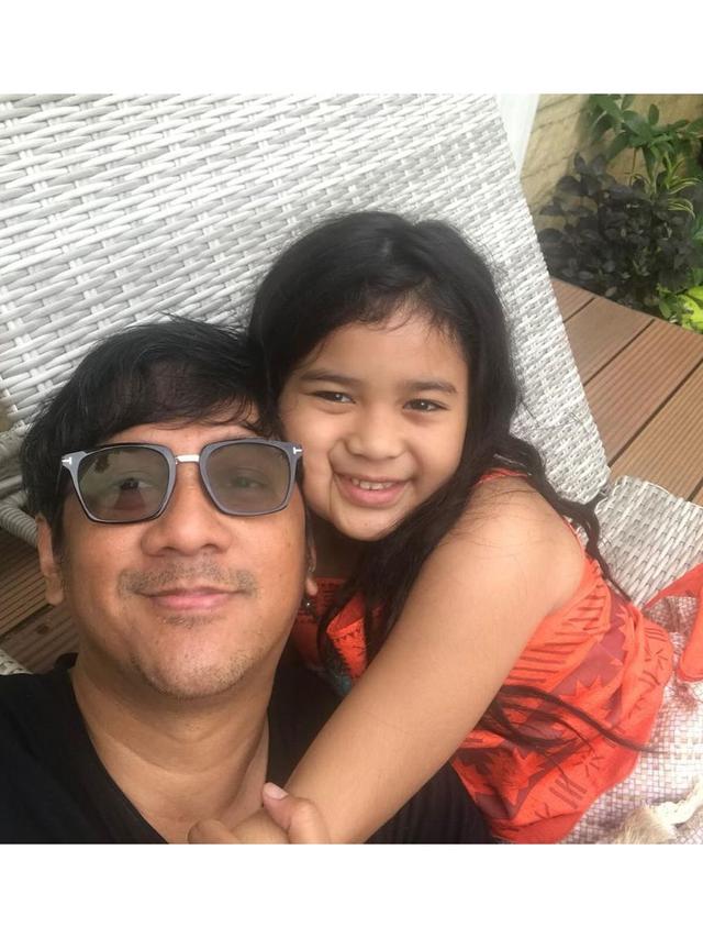 6 Potret Transformasi Kebersamaan Andre Taulani dan Putrinya, Bikin Pangling