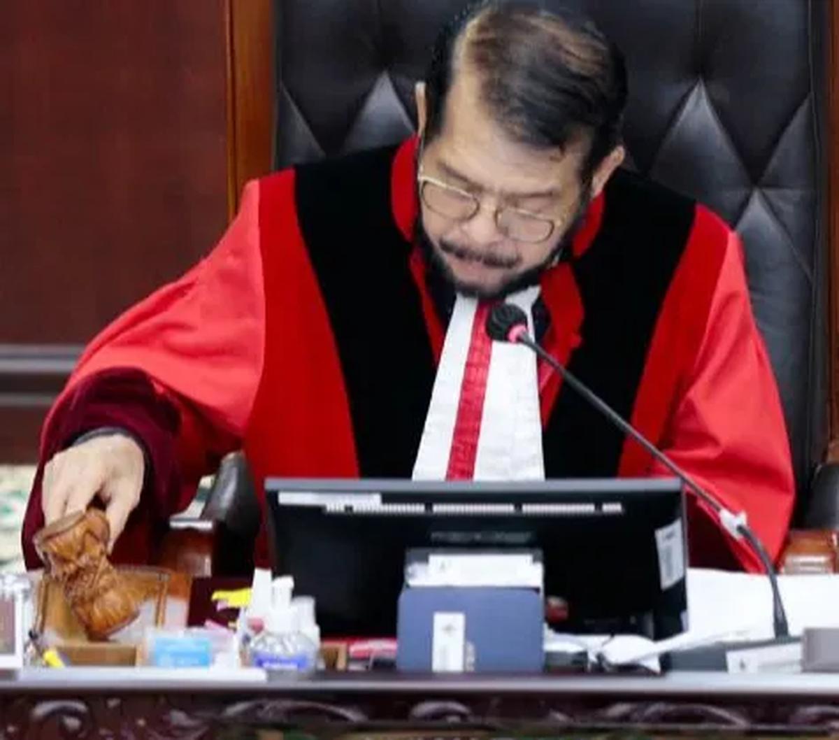 Surat balasan MK itu telah dikirimkan kepada kuasa hukum Anwar Usman pada Kamis (23/11) hari ini.&nbsp;<br>