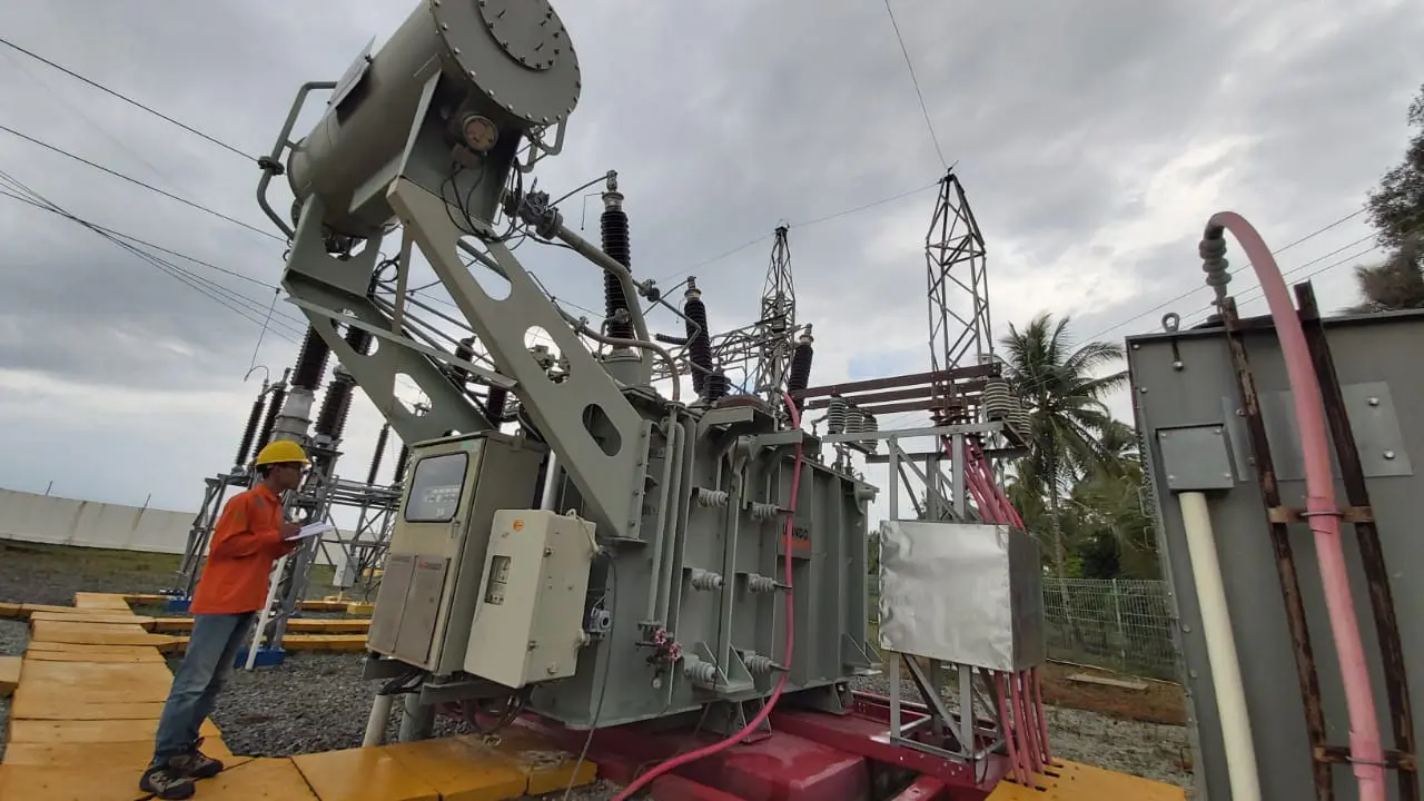 Intip Kerja Gardu Induk Pulau Ngenang di Kepulauan Riau (PLN)