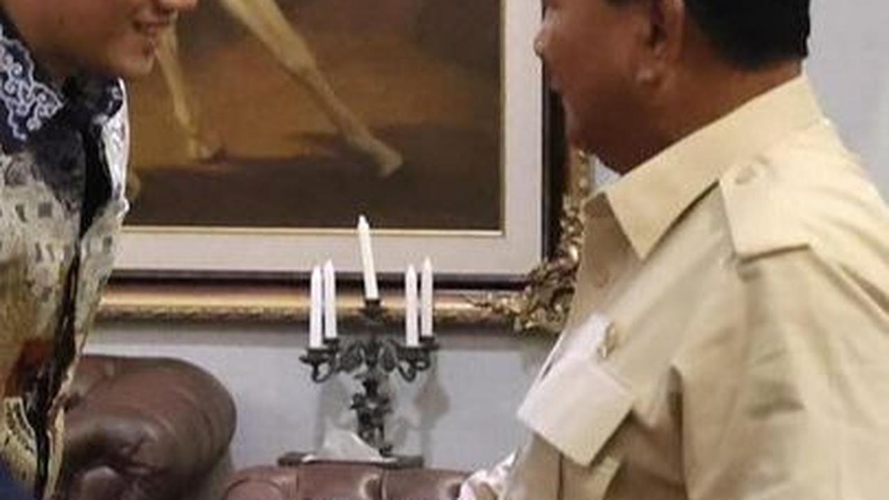 Melalui akun Instagram @agusyudhoyono, Ketum Demokrat itu mengunggah momen ketika ia menemui Menteri Pertahanan RI Prabowo Subianto.