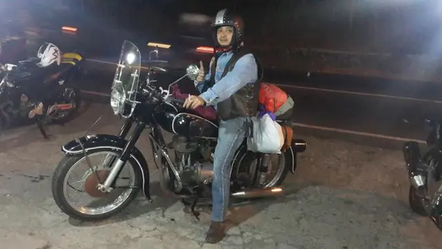 Pakai Motor Antik, Pemudik Ini Solo Riding