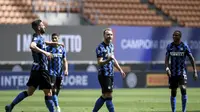 Christian Eriksen mencetak gol kedua Inter Milan saat mengalahkan Udinese 5-1 pada laga penutup Liga Italia Serie A di Giuseppe Meazza, Minggu (23/5/2021). (Piero Cruciatti/LaPresse via AP)