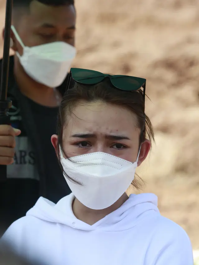 Pemakaman Ibunda Amanda Manopo di San Diego Hills, Karawang, Senin (26/7/2021) (Kapanlagi.com/Akrom Sukarya)