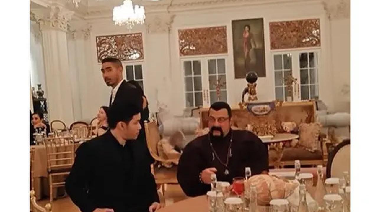 6 Potret Azka Corbuzier Bertemu Steven Seagal, Ngobrol Tentang Seni Bela Diri