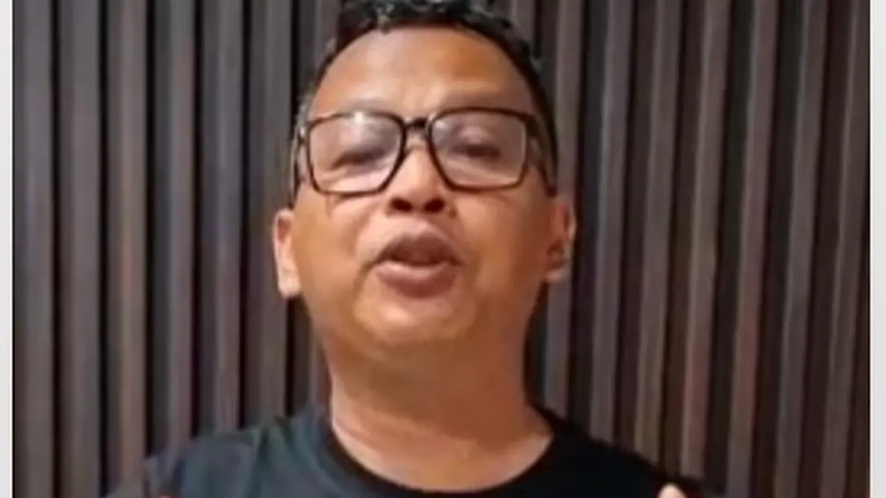 Amin Wahyudi Harahap, warga Labuhanbatu yang menciptakan lagu viral 'Siti Mawarni'. (Dok. Instagram @aminwahyudiharahap169)
