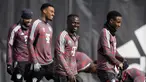 Penyerang Bayern Muenchen, Sadio Mane menghadiri sesi latihan di Munich, Jerman, Selasa (7/3/2023). Bayern akan bertanding melawan Paris Saint Germain (PSG) pada leg 2 babak 16 besar Liga Champions 2022/2023 di Allianz Arena. (AP Photo/Matthias Schrader)