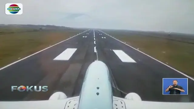 Detik-Detik Pesawat Jokowi Mendarat Pertama Kali di Bandara Kertajati