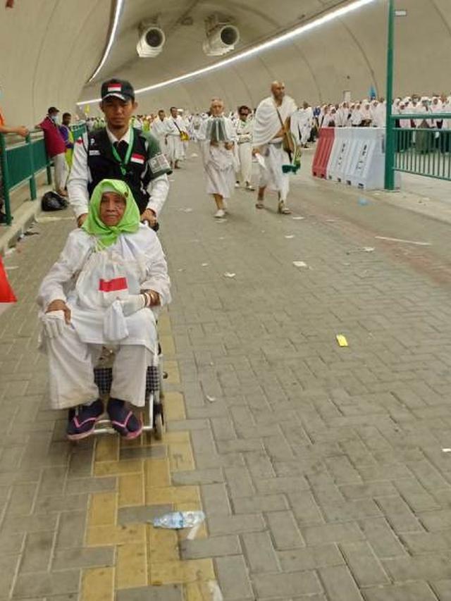 Kursi roda jemaah haji