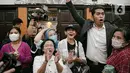 <p>Pengunjung sidang bereaksi saat terdakwa Putri Candrawathi menerima vonis di Pengadilan Negeri Jakarta Selatan, Senin (13/2/2023). Putri Candrawathi divonis 20 tahun penjara dalam kasus pembunuhan berencana Brigadir Nofriansyah Yosua Hutabarat atau Brigadir J. (Liputan6.com/Faizal Fanani)</p>