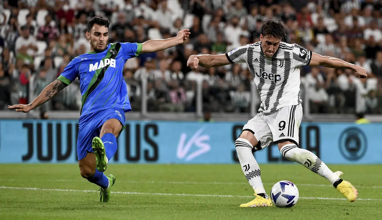 Sementara striker andalan Juventus yakni Dusan Vlahovic tampil garang dengan memborong dua gol. (Marco Alpozzi/LaPresse via AP)