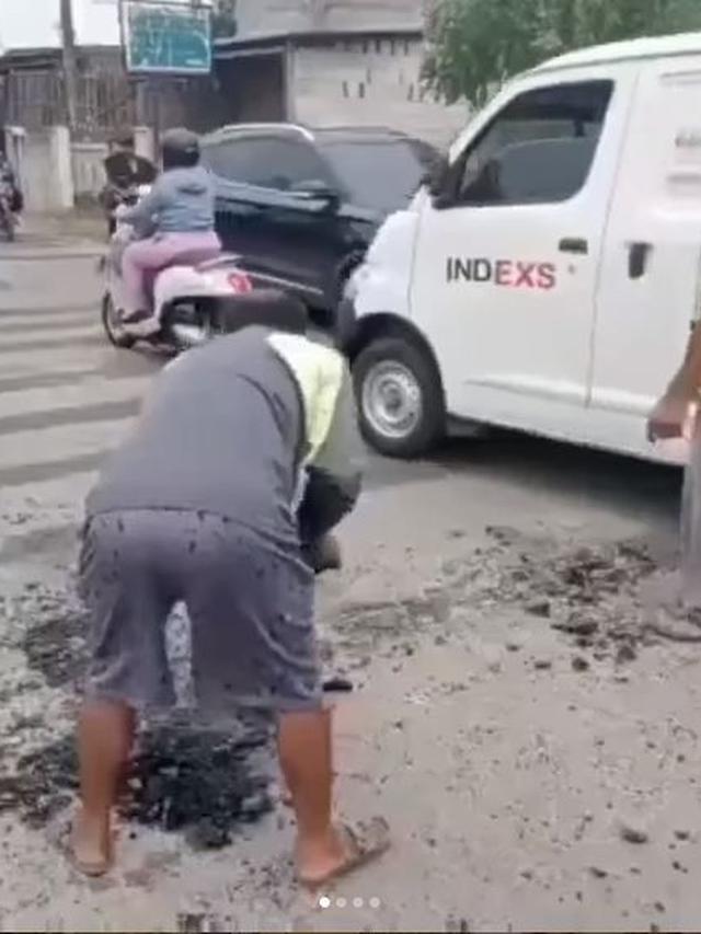 Viral, Ini 6 Momen Warga Bongkar 20 Baris Polisi Tidur di Tangerang