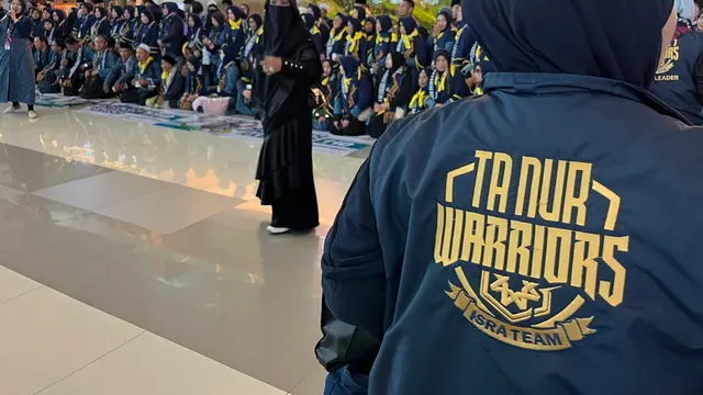 PT Tanur Muthmainnah Tour memberangkatkan 200 jamaah umroh ke Tanah Suci.
