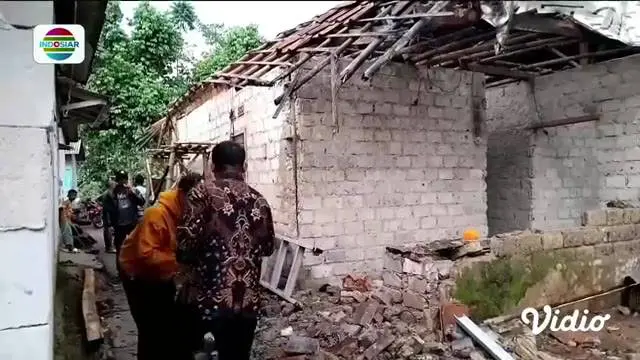 Perbarui informasi Anda bersama Fokus (23/11) dengan pilihan topik-topik di antaranya, Banjir Kepung Permukiman, Angin Kencang Terjang Permukiman, Aktivitas Seru di Pameran Otomotif.