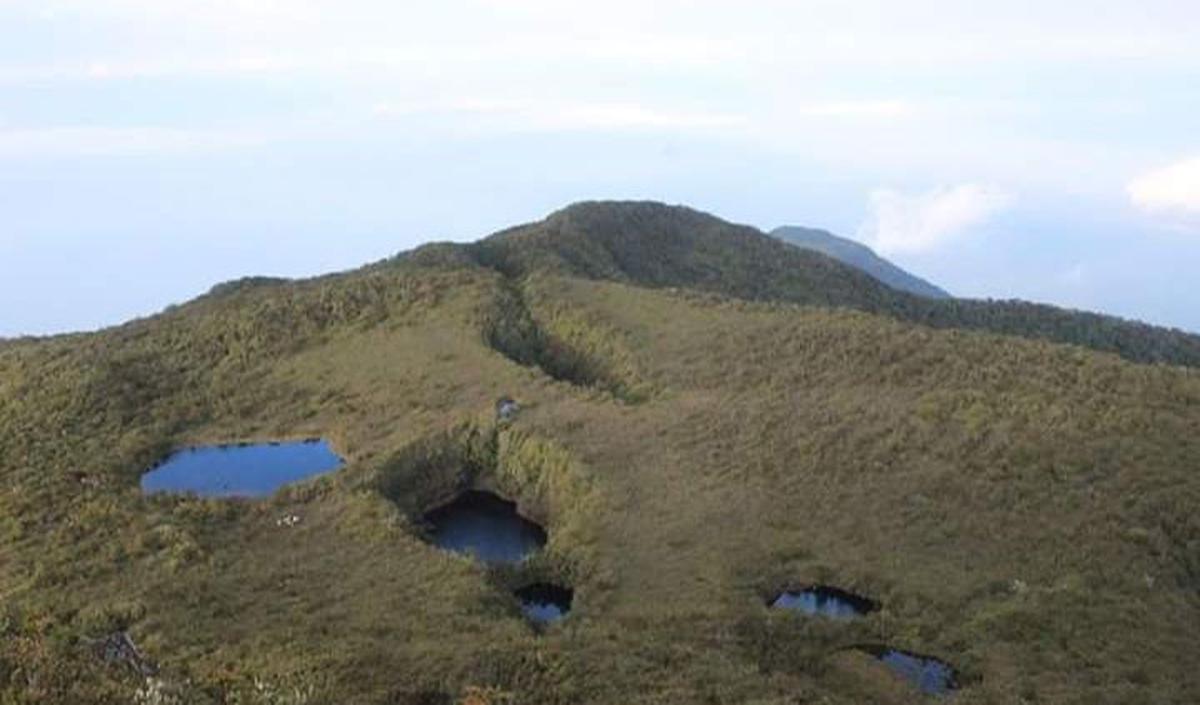 <b>1. Ada 13 Telaga</b>