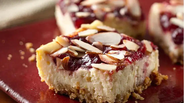 Nikmatnya Ngemil Almond Cheesecake Buatan Sendiri