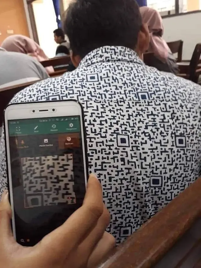 Potret Nyeleneh Desain Pakaian Ini Sukses Bikin Geleng Geleng