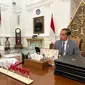 Pendiri Lingkaran Survei Indonesia (LSI) Denny JA berdiskusi empat mata dengan Presiden Joko Widodo atau Jokowi (@dennyja_world)