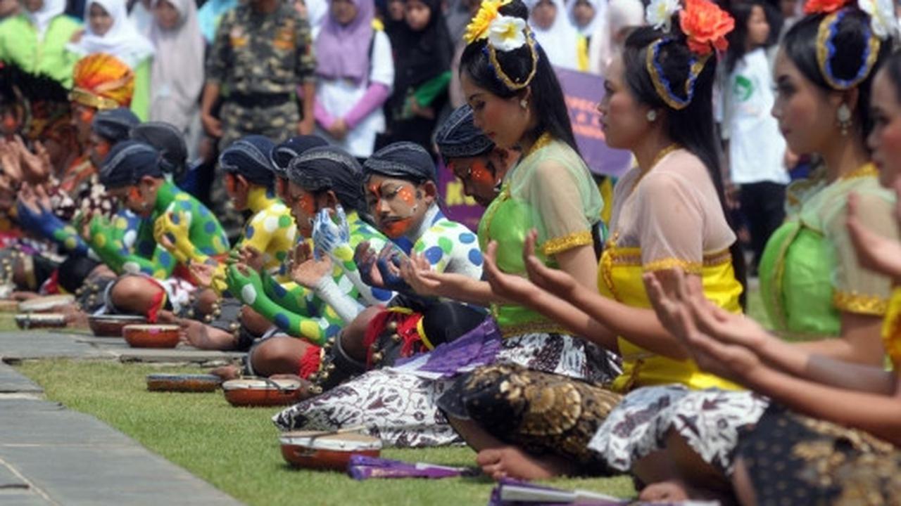 Kemeriahan peringatan Hari Perdamaian Dunia di Balai Kota Jakarta