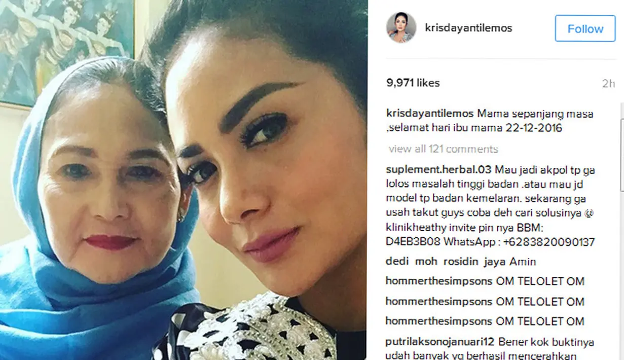 Artis cantik yang sudah menjadi seorang ibu, Krisdayanti mengunggah foto selfie bersama ibu di akun Instagramnya dengan tulisan sederhana. "Mama sepanjang masa, selamat hari ibu mama 22-12-2016", tulis Krisdayanti. (Instagram/Krisdayanti)