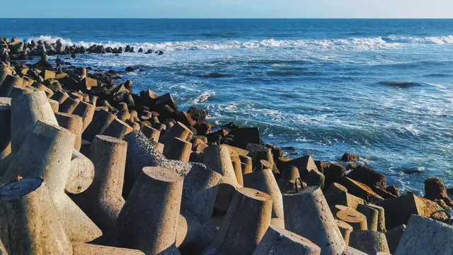Pemecah Ombak Pantai Glagah