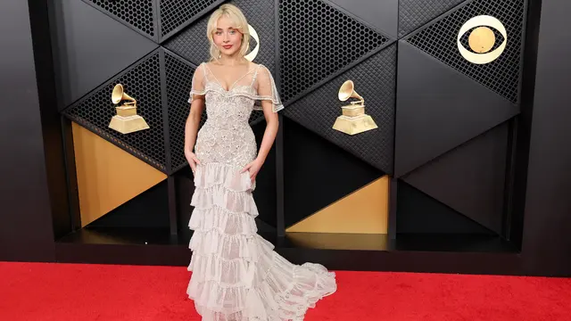 Sabrina Carpenter di Karpet Merah Grammy Awards 2026, Kenakan Gaun Boho Berhias Mutiara