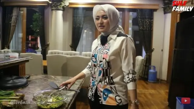 6 Momen Nathalie Holscher Bikin Makanan Buat Ferdi, Rela Masak Jam 1 Malam