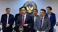 Menteri Koordinator Bidang Hukum, HAM, Imigrasi, dan Pemasyarakatan Yusril Ihza Mahendra saat memberikan keterangan pers di Jakarta. (Istimewa)