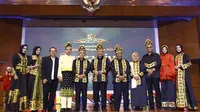 Menteri Pariwisata Arief Yahya dan Gubernur Riau Arsyadjuliandi Rachman meluncurkan secara resmi meluncurkan Calendar of Event Riau di Gedung Kementerian Pariwisata. (Dok. Kementerian Pariwisata)