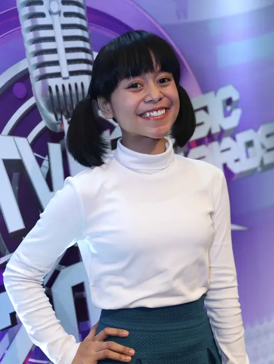 Saat di SCTV Tower, Lesti menceritakan pernah merasakan tampil di atas panggung sederhana di kampung. (Nurwahyunan/Bintang.com)