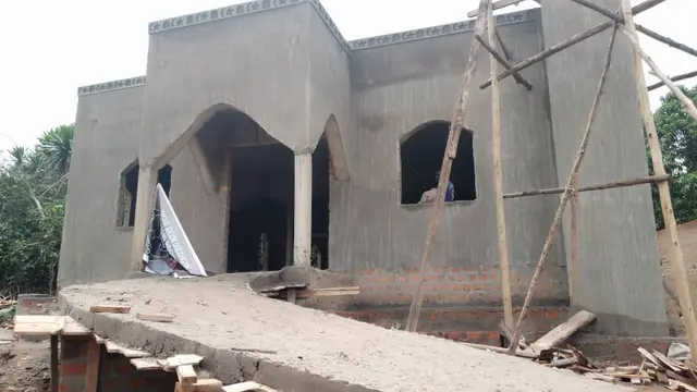 Pembangunan Masjid di Uganda yang diprakarsai Ivan Gunawan bersama Yayasan Golden Future serta desainer interior Susan Emir. (Foto: Dok. IST/Ivan Gunawan)