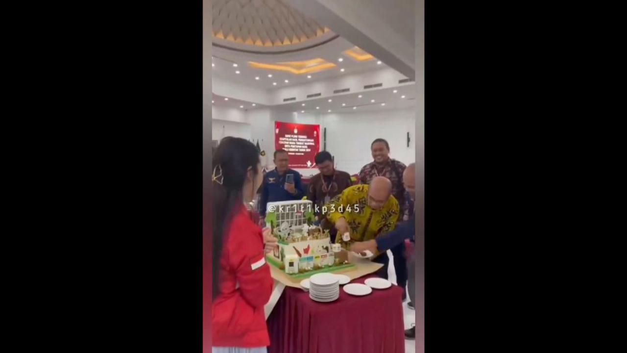 Dalam video tersebut, terlihat bukan hanya Marsha yang ikut merayakan ulang tahun Hasyim.&nbsp;<br>